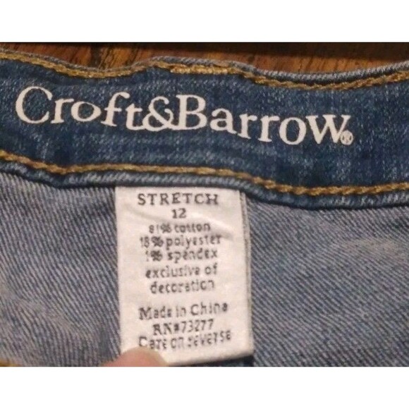 Croft & Barrow  Denim Blue Shorts Classic Fit Stretch Women's size 12 - Picture 3 of 3